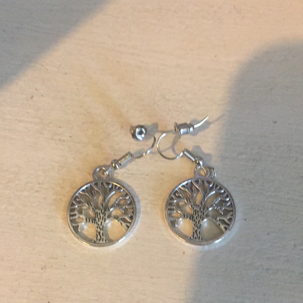 Silver tone tree earrings - Picture 2 of 3